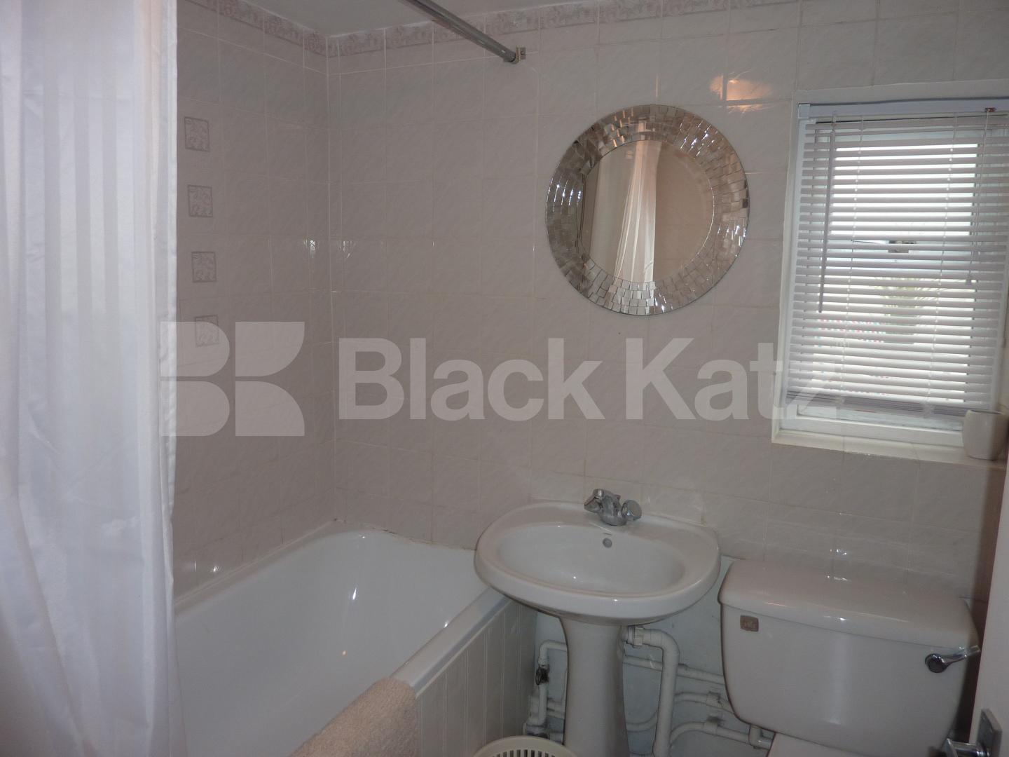 			NEAR POTOBELLO ROAD MARKET, 1 Bedroom, 1 bath, 1 reception Flat			 Goldburne Road, LADBROKE GROVE